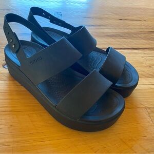 CROCS LiteRide Brooklyn Wedge black sandals